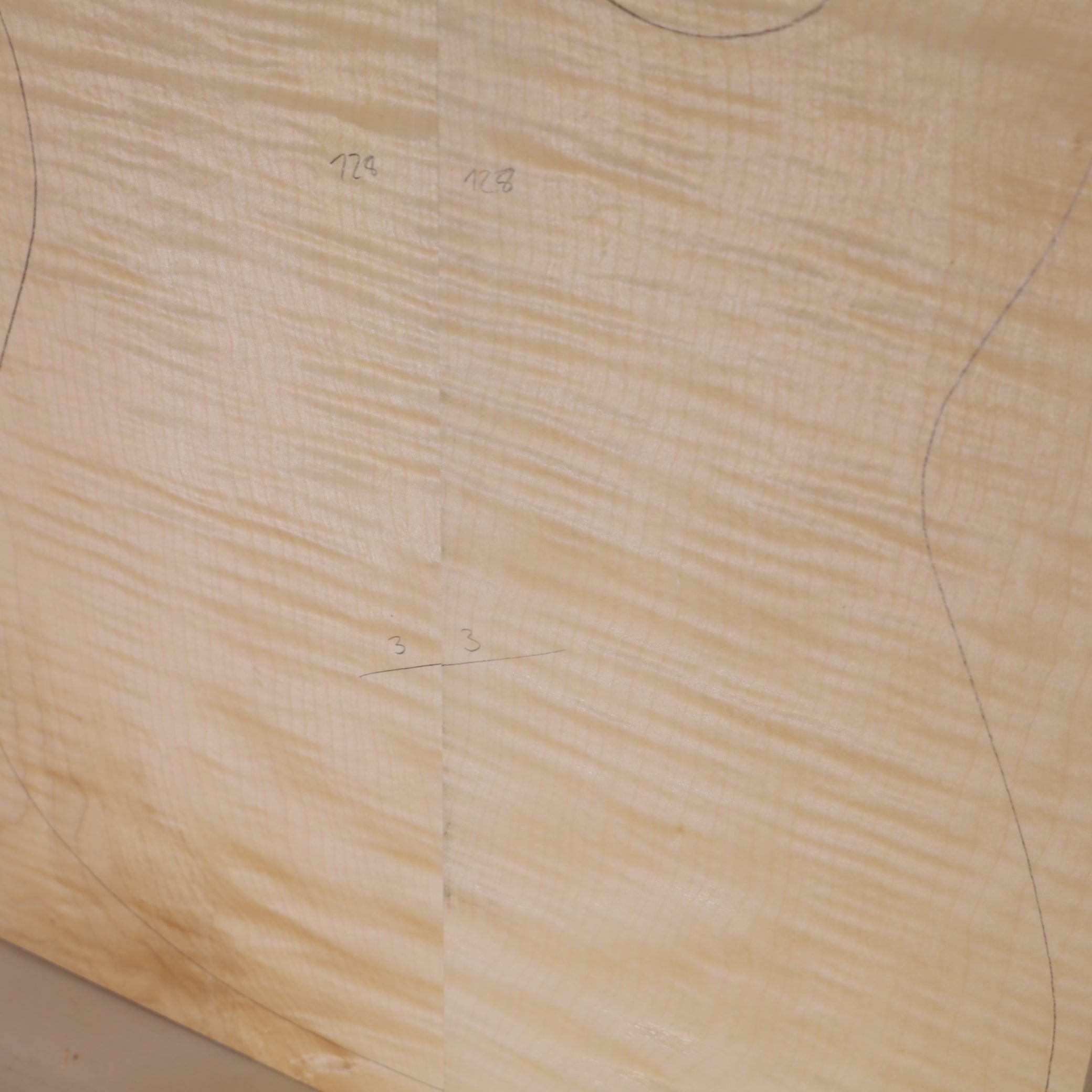 Maple Carved Top 2-piece for Electric Guitar AA (no. 1610)