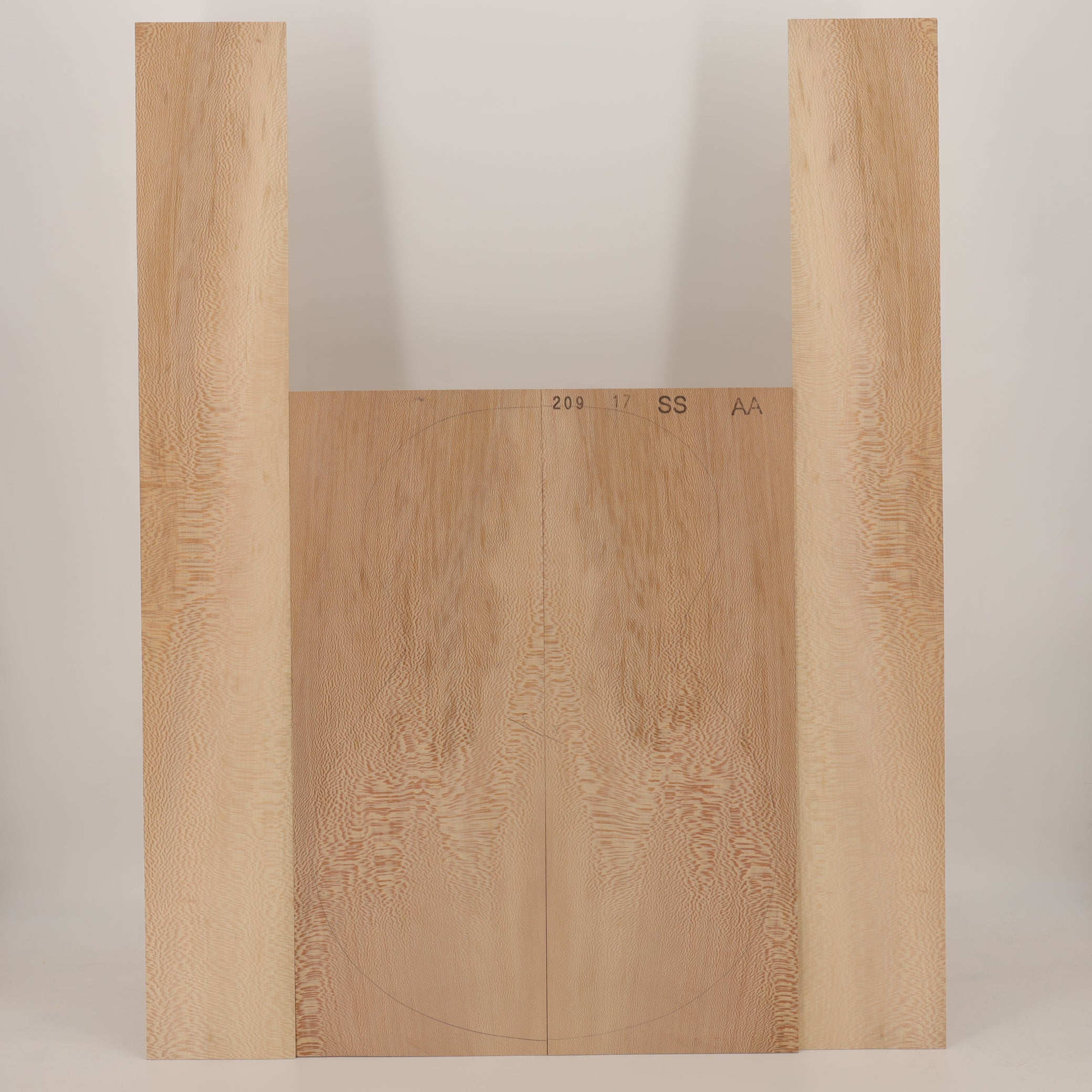 London Plane Tree Set (Back/Sides) for Steelstring Guitar AA (no. 2395)