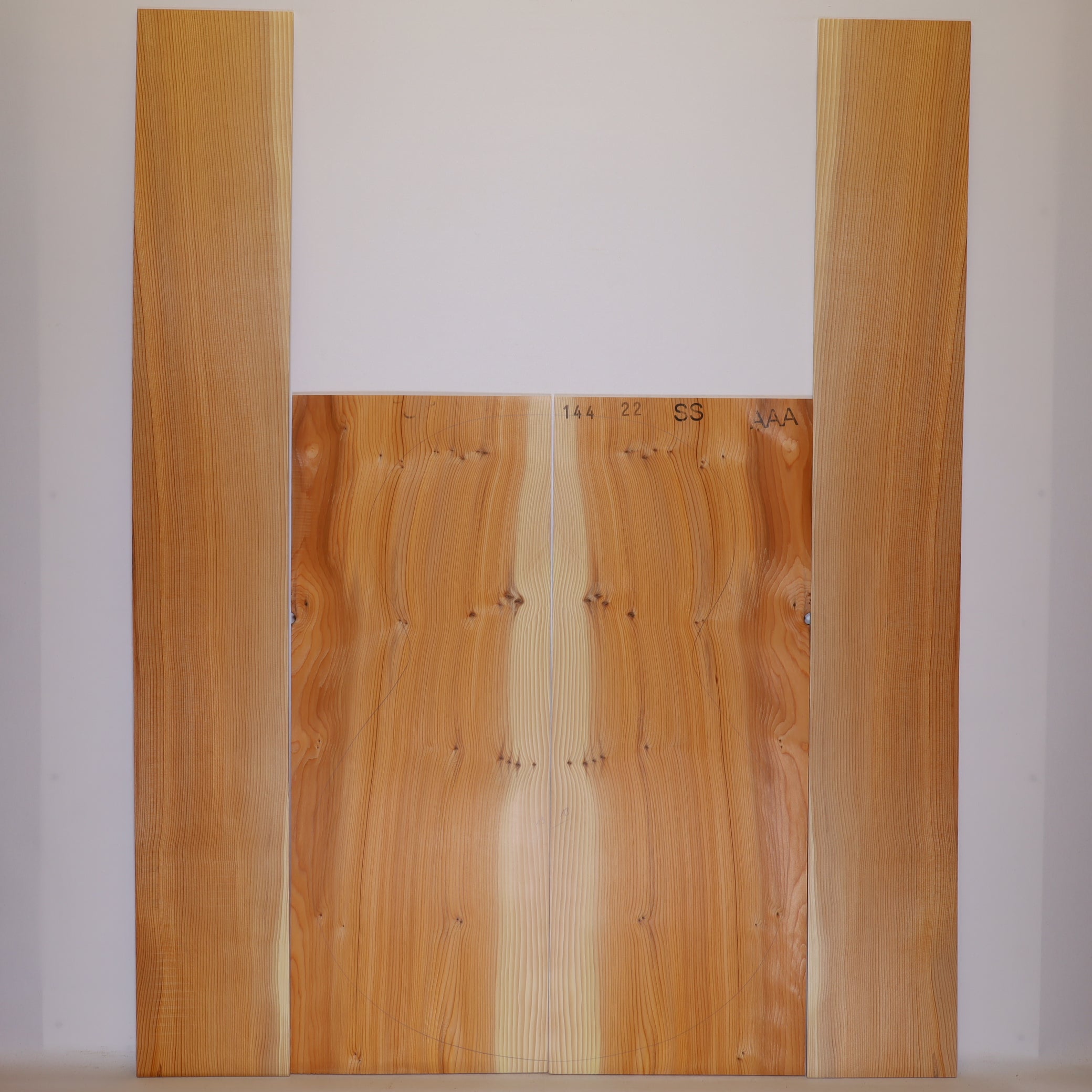 Yew Set (Back/Sides) for Steelstring Guitar AAA (no. 375)