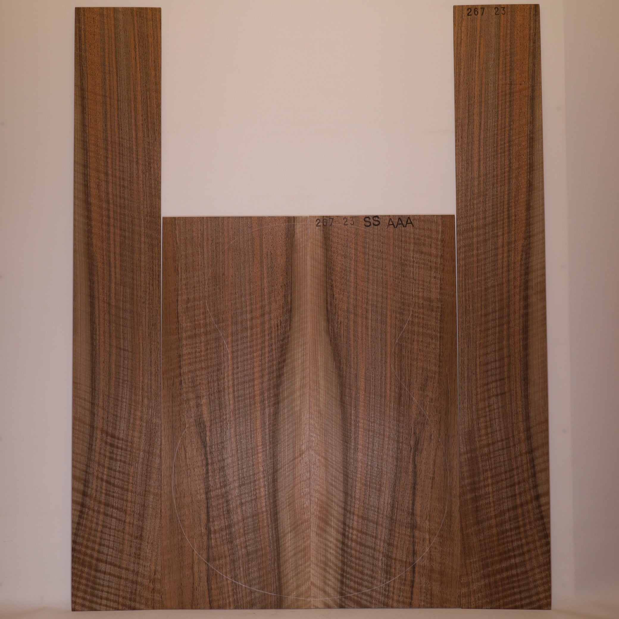 Nussbaum Set (Boden/Zargen) für Steelstring Gitarre AAA (Nr. 2057)