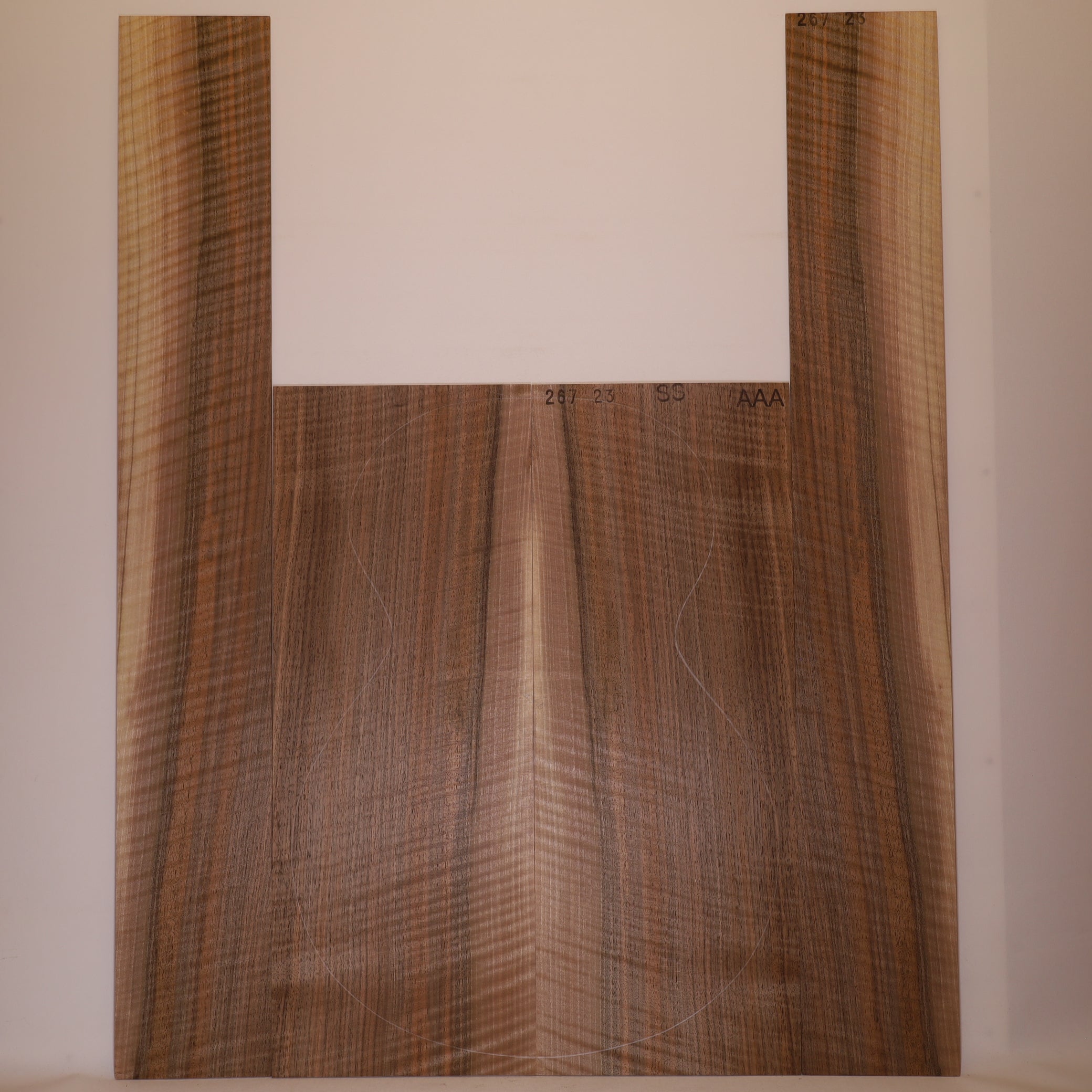 Nussbaum Set (Boden/Zargen) für Steelstring Gitarre AAA (Nr. 2059)