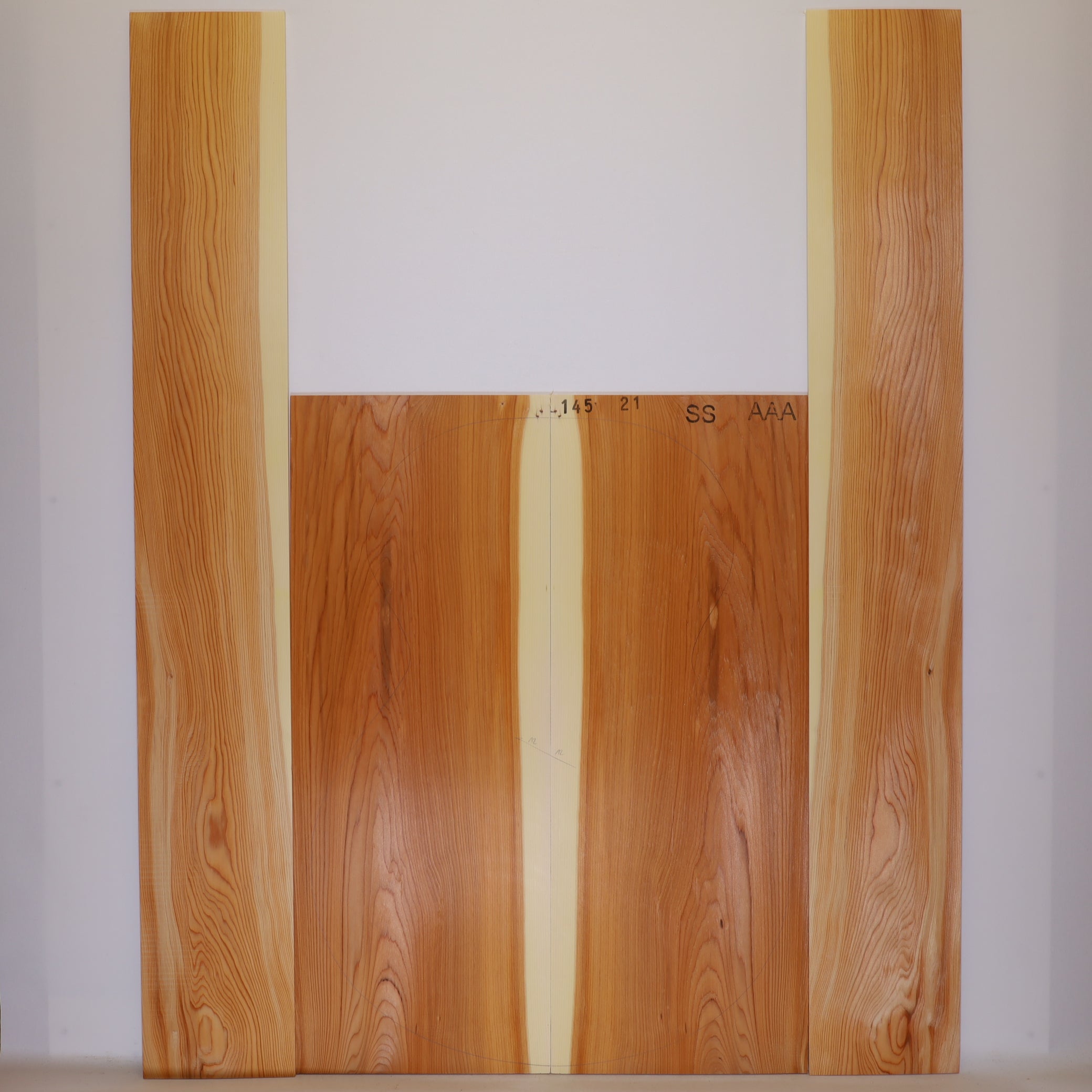 Yew Set (Back/Sides) for Steelstring Guitar AAA (no. 377)