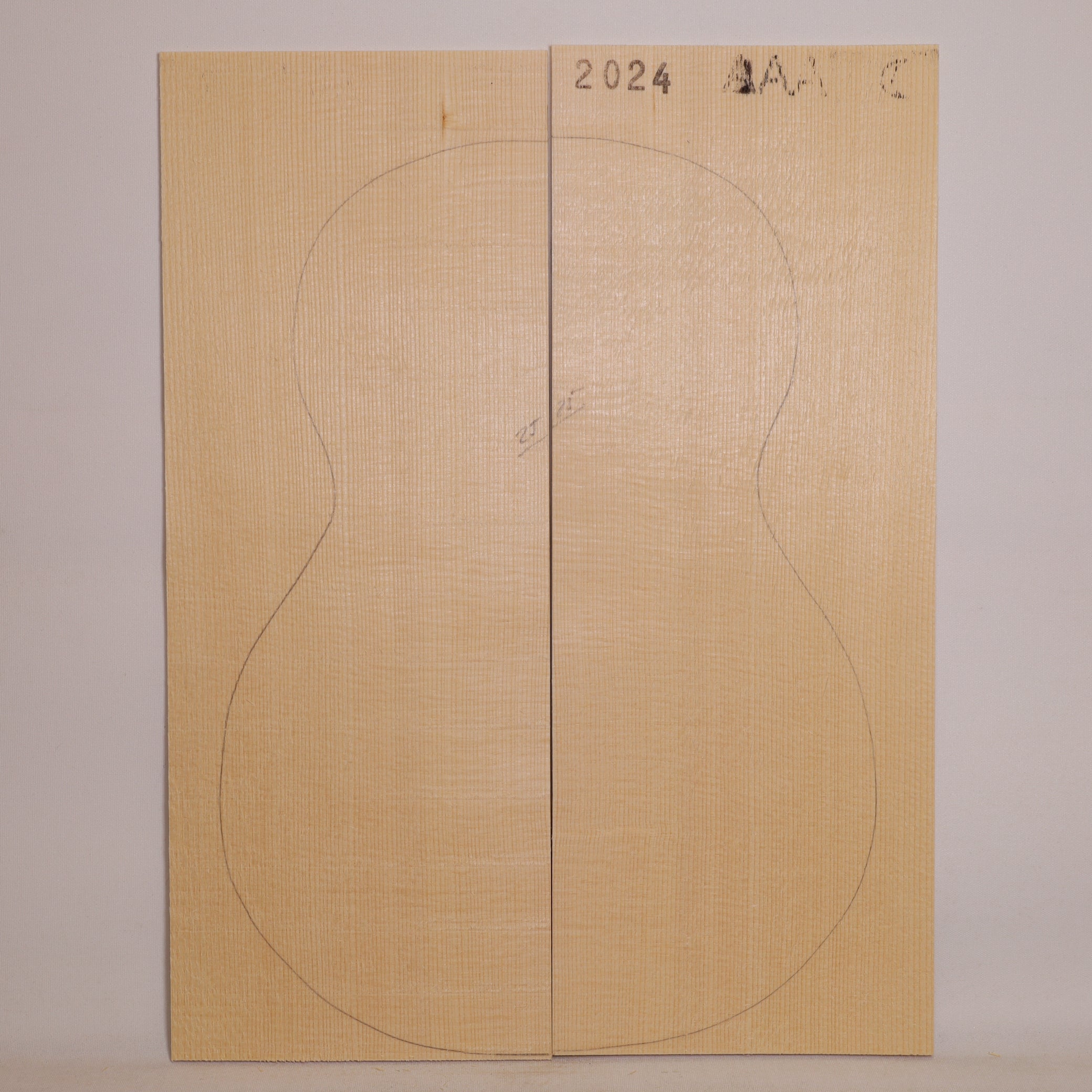 Spruce Top for Ukulele (Baritone) AAA (no. 966)