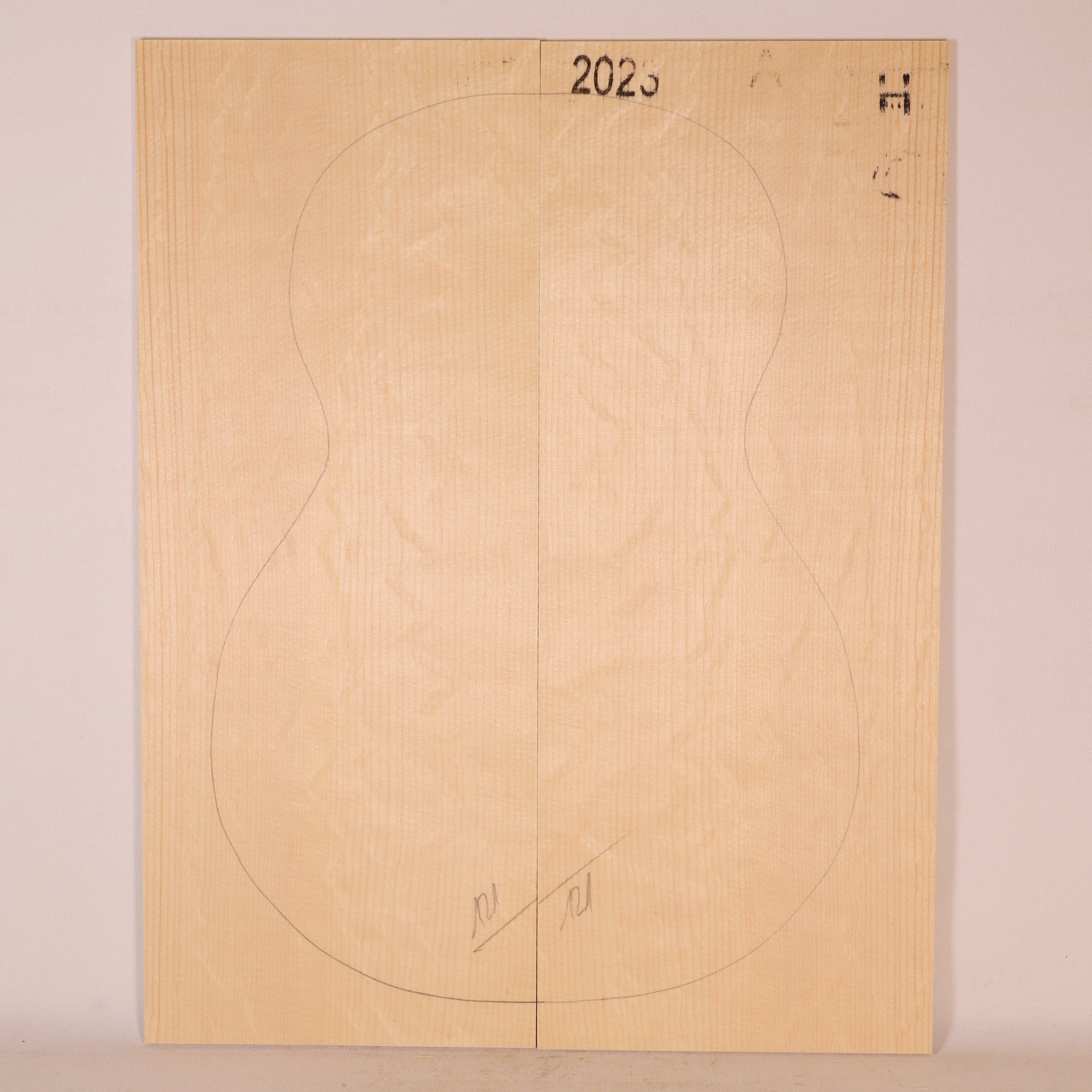 Fichtendecke für Ukulele, stark gehaselt, A (Nr. 2066)