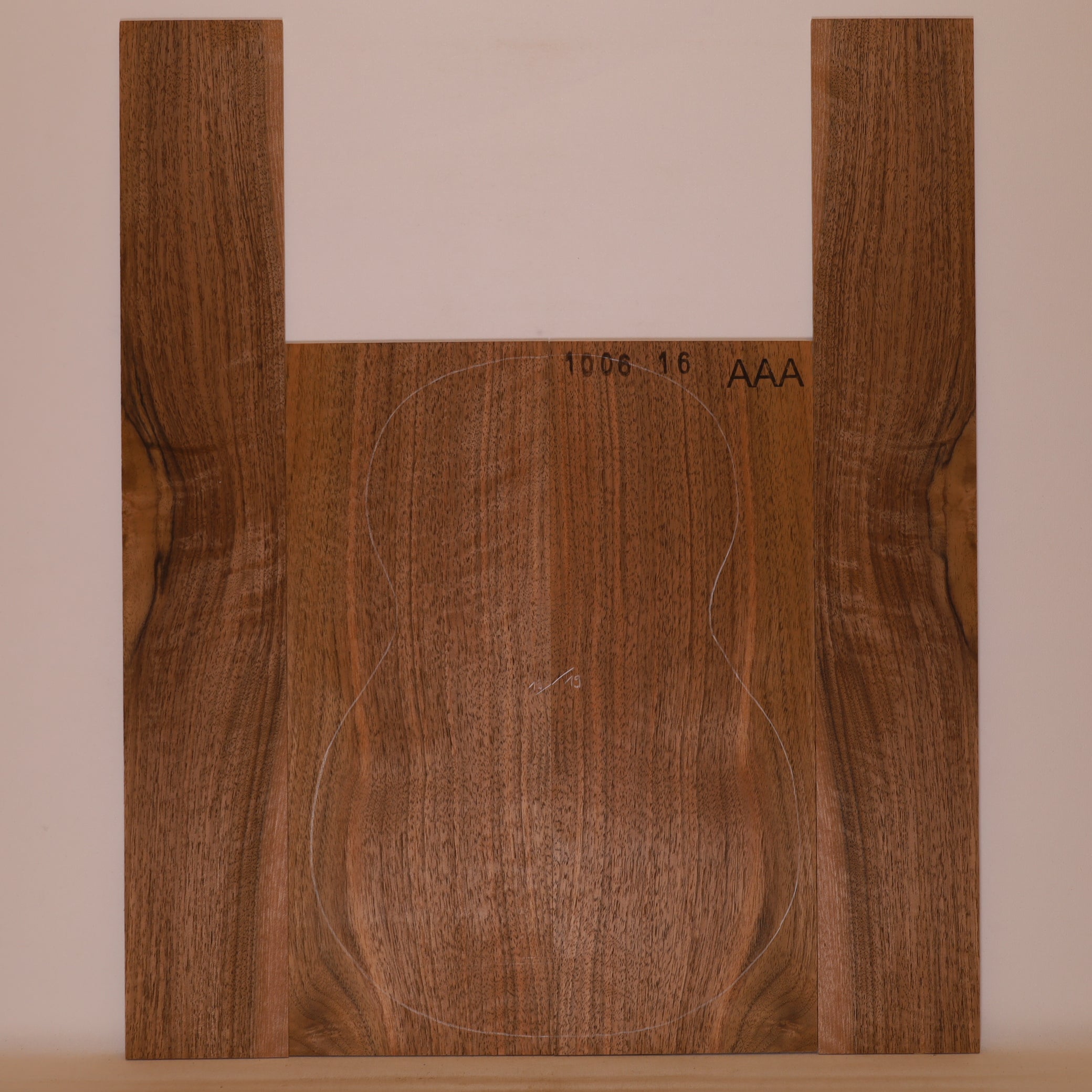Walnut Set (Back/Sides) for Ukulele AAA (no. 682)